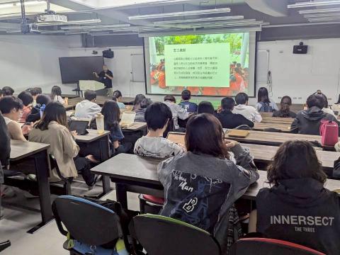 LINE_ALBUM_1150421服學講座_260423_7.jpg